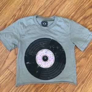 DOUGHNUTS AND DEADLIFTS crop t xsmall doughlivery
